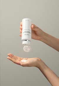 TIRTIR HYDRO BOOST ENZYME POWDER WASH - Gesichtsreinigung - -