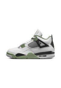 Sneaker bianca con accenti verdi, dettagli neri, pannelli laterali in mesh, colletto imbottito e suola testurizzata. Presenta un'imbottitura Air nel tallone.