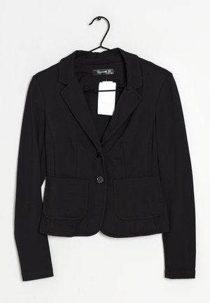 Black blazer in stretch fabric, featuring a notched lapel, single button closure, and two front pockets. Smooth texture, fitted design.