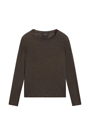 Dunkelbrauner Pullover mit Rundhalsausschnitt und langen Ärmeln, gerader Saum, flach auf weißem Hintergrund dargestellt.