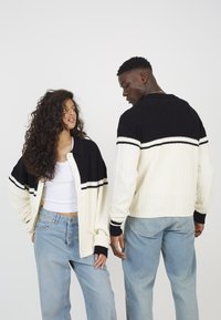 LEGACY STUDIOS UNISEX czarny