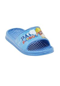 Sandale en plastique bleu avec une semelle à grip moulée, une large sangle ornée de graphiques "Paw Patrol" et une surface texturée pour le confort.