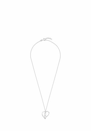 Sølvkæde med et åbent vedhæng i form af et hjerte, der indeholder en lille klar ædelsten.