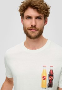 s.Oliver MIT SINALCO - T-shirt print - weiß
