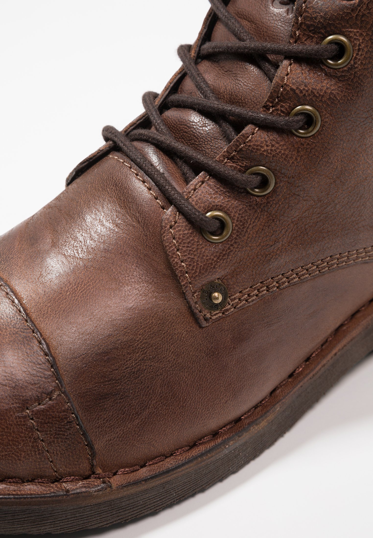 levi's track boots