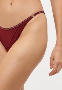 Tommy Hilfiger CHEEKY GIFT 3 PACK - Briefs - rouge/star/ornamental green