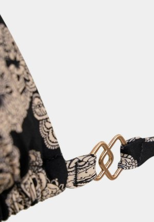 Schwarzer Stoff mit einem komplizierten beigen Blumenmuster, ausgestattet mit einem goldenen Metallverschluss und verstellbaren Tragegurten.