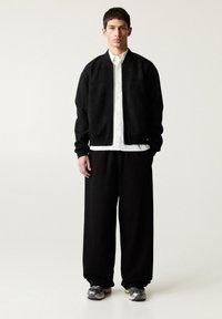 PULL&BEAR Pilotska jakna - black