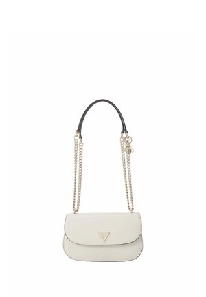 Petit sac à épaule en cuir blanc avec des bandoulières en chaîne dorée et une poignée en cuir noir, présentant un logo métallique triangulaire sur le rabat avant.