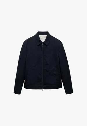 Veste bleu marine avec une fermeture éclair à l'avant, un col, des poches latérales et une coupe ajustée. Fabriquée en tissu lisse avec une apparence légèrement texturée.
