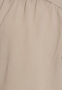 Pieces Maternity PMAVERY - Calções - silver mink