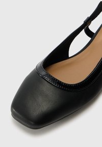 Thumbnail Image 6