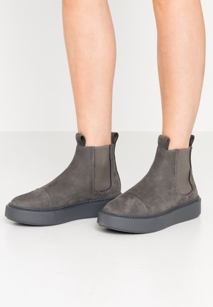 Ankle boot