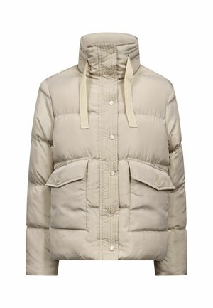 Veste matelassée beige avec col haut, boutons-pression à l'avant, cordons de serrage et deux grandes poches à rabat à l'avant.