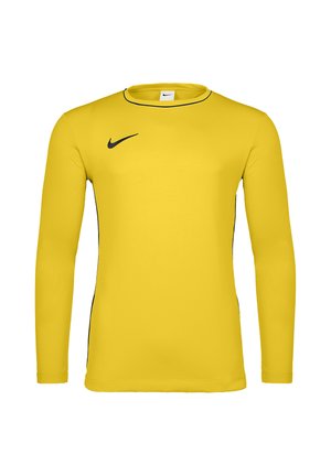 Camiseta deportiva amarilla de manga larga con el logo negro de Nike en el pecho derecho y ribete negro alrededor del cuello y los laterales.