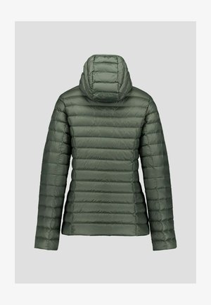 Giacca a vento verde leggera con cappuccio, caratterizzata da un design trapuntato con cuciture orizzontali, texture liscia e maniche lunghe.