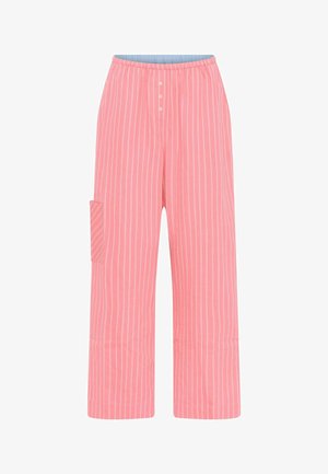 Lyserøde striped bukser med løs pasform, der har vertikale hvide striber, elastisk talje og en sidelomme på venstre ben.