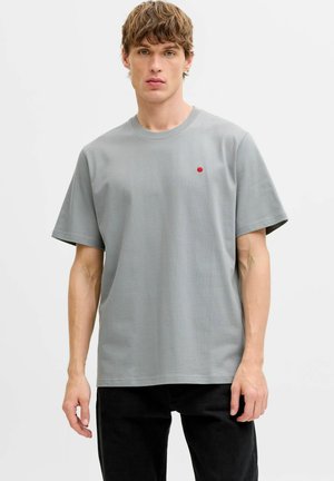 T-shirts basic - monument