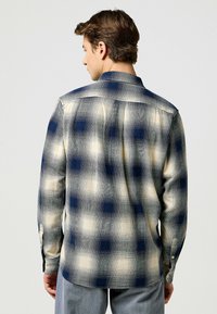 Wrangler PKT - Camisa - dusty blue