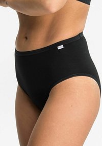 Hochgeschnittene schwarze Baumwollunterwäsche mit glatter Textur und elastischem Bund, versehen mit einem kleinen Markenlabel an der Seite.