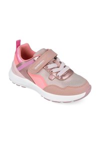 Scarpa sportiva rosa e beige con tomaia in pelle liscia, cinturino in velcro e suola in gomma. Accenti testurizzati e lacci elasticizzati.