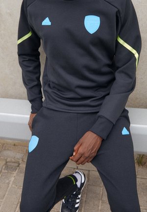 Club wear - black
