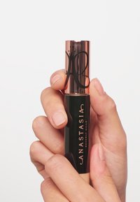 Anastasia Beverly Hills MAGIC TOUCH CONCEALER - Correttore - 6