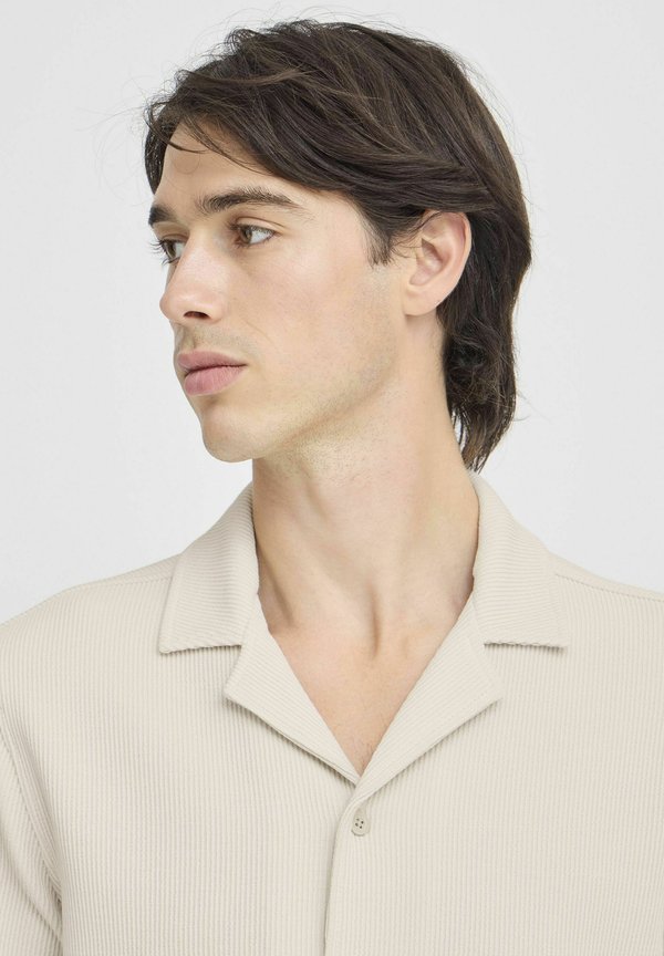 CFARCHER - Shirt - rainy day3