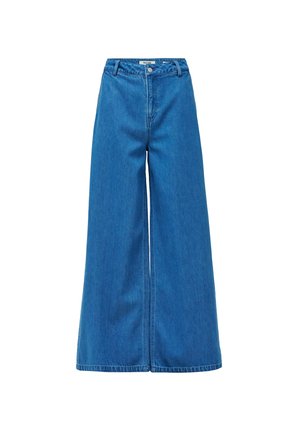 Jeans de mezclilla azul de pierna ancha con una cintura alta y diseño de cinco bolsillos. Cuenta con un cierre de botón metálico y costuras limpias.
