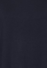 Tissu tricoté bleu marine avec une texture douce et lisse. La surface présente un motif uniforme et régulier sans aucun ornement visible.