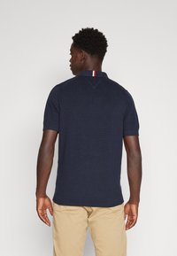 Tommy Hilfiger CHAIN RIDGE STRUCTURE  - Poloshirts - desert sky