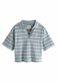 Helles blaues Poloshirt mit kurzen Ärmeln und weißen horizontalen Streifen. Hergestellt aus weichem Stoff, verfügt es über einen V-Ausschnitt und ein dezentes Logo auf der Brust.