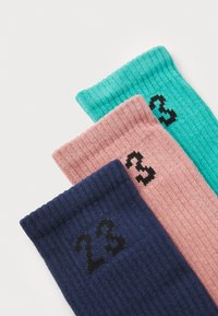 Jordan ESSENTIAL CREW 3 PACK UNISEX - Spordisokid - midnight navy/washed teal/rust pink