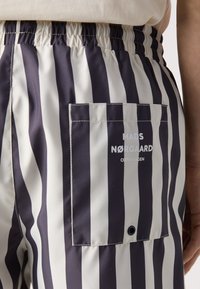 Mads Nørgaard SEA PRINT - Zwemshorts - deep well/vanilla ice