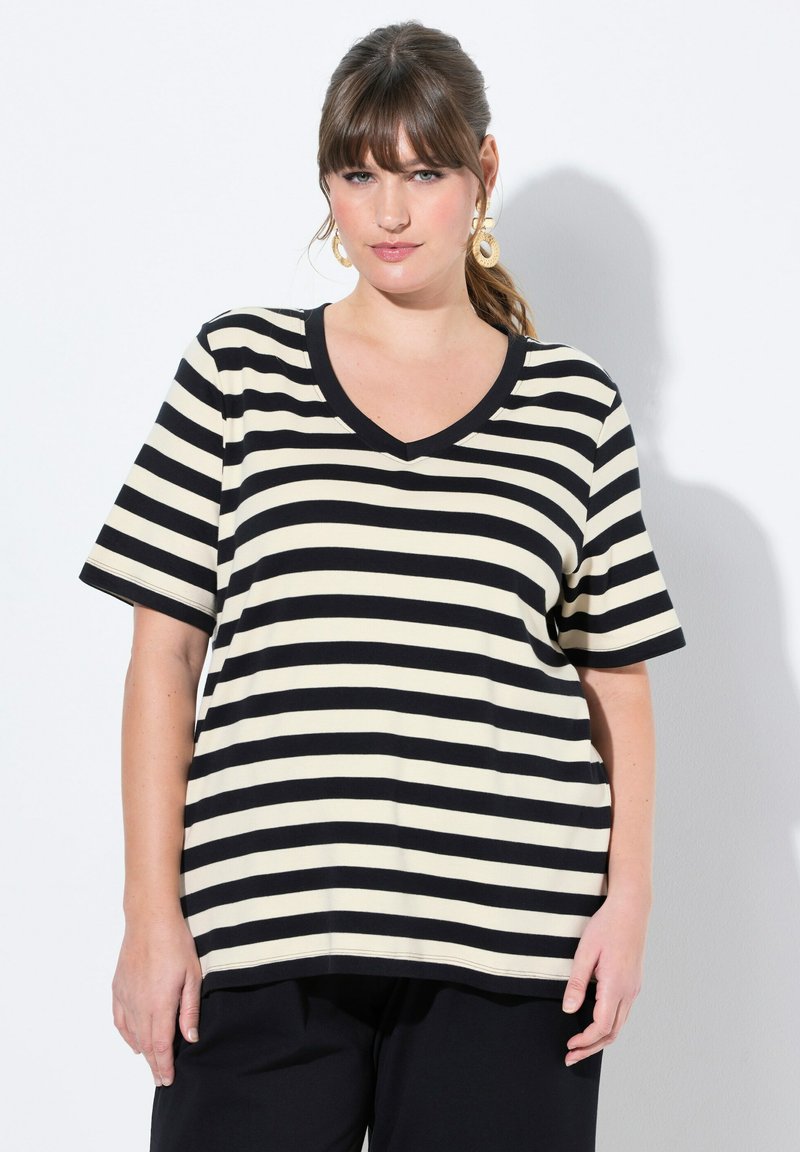 Zwart en beige gestreepte katoenen T-shirt met een V-hals en korte mouwen, met een losse pasvorm en een zachte structuur.