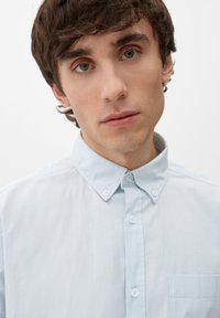s.Oliver KURZARM MIT BUTTON-DOWN-KRAGEN - Hemd - blassblau