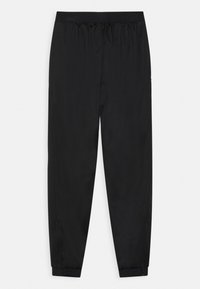 Zwarte joggingsbroek gemaakt van gladde stof, met een elastische tailleband, taps toelopende benen en ritszakken aan de zijkanten.