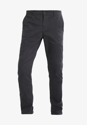 Tmavě šedé bavlněné kalhoty s rovnými nohavicemi, vybavené zapínáním na knoflík, poutky na opasek a předními kapsami. Hladká textura s minimálním zdobením.