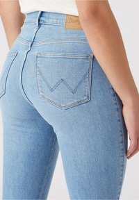 Wrangler Vaqueros pitillo - light blue
