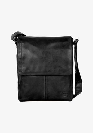 Sac bandoulière en cuir noir avec fermeture à rabat et sangle réglable, avec un petit « S » embossé dans le coin inférieur droit.