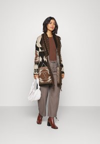 ONLY ONLMYRA CARDIGAN - Cardigan -  chesnut/humus
