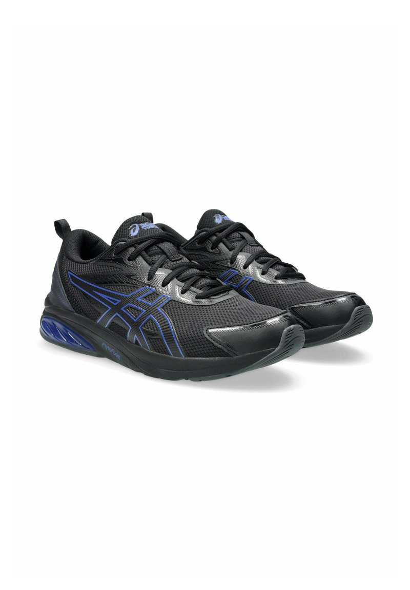 Schwarze Sportschuhe mit Mesh-Obermaterial, blauen Akzenten, Schnürdesign, abgerundeter Zehenpartie und gepolsterten Sohlen für Unterstützung und Komfort.