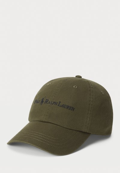Olivově zelená bavlněná baseballová čepice s prohnutým šípem, na přední straně s vyšitým námořnickým modrým logem "Polo Ralph Lauren".