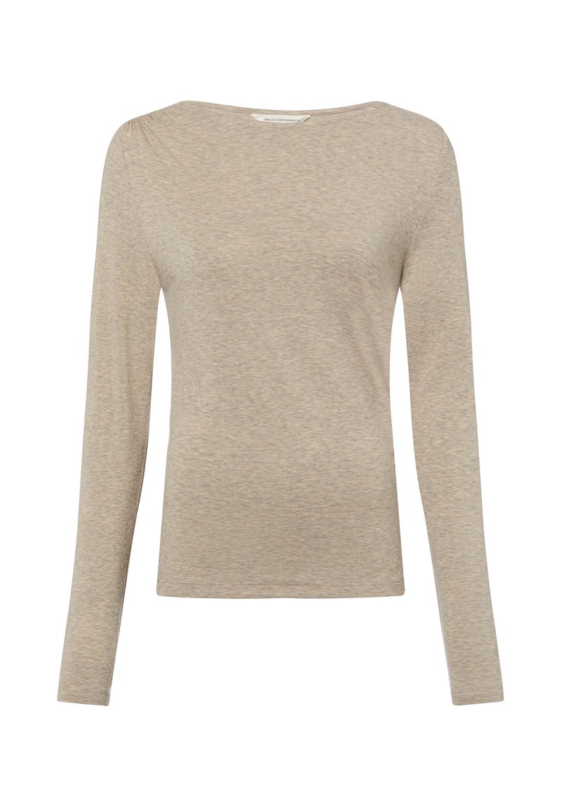 Beiges Langarmshirt aus weichem Stoff mit einem Boot-Ausschnitt und subtiler Strukturierung. Einfaches Design ohne Muster oder Verzierungen.