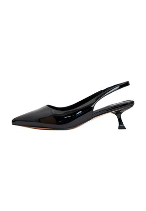 Schwarze Slingback-Pumps aus Lackleder mit spitzer Zehenpartie und schmalem, geschwungenem Absatz. Glänzendes Finish mit glatter Textur und minimalen Akzenten.