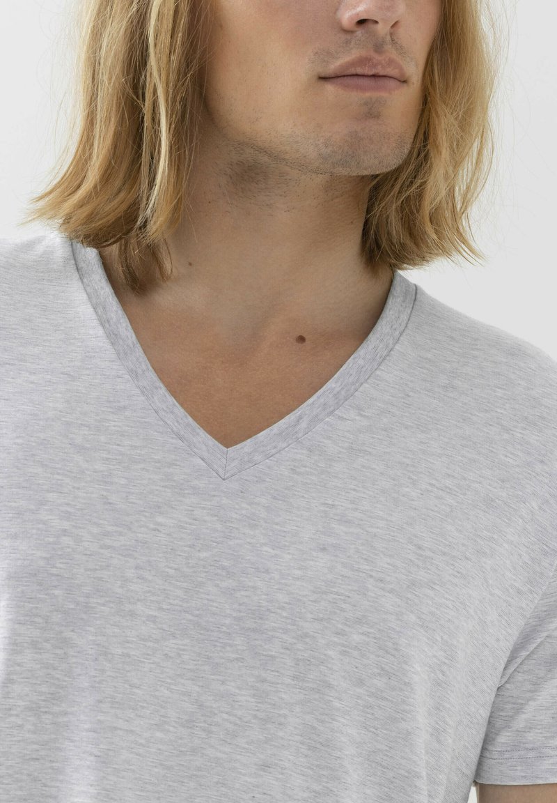 Bershka - T-shirt a maniche corte con risvolto grigio scuro