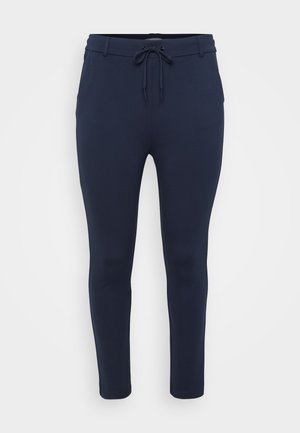 Námořnické modré joggingové kalhoty vyrobené z elastické tkaniny, s páskem na stažení a zúženými nohavicemi, bez kapes nebo vzorů.