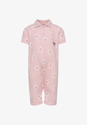 Różowy kombinezon dla niemowląt z nadrukami białych stokrotek, krótkimi rękawami, kołnierzykiem, guziczkami z przodu i zatrzaskami na nogawkach.