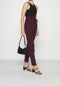 JDY Tygbyxor - bordeaux