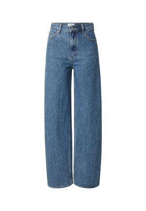 Wijduitlopende, lichtblauwe denim jeans met een hoge taille. Bevat traditionele vijfzakkenstijl, riemlussen en een ritssluiting met knoopsluiting.